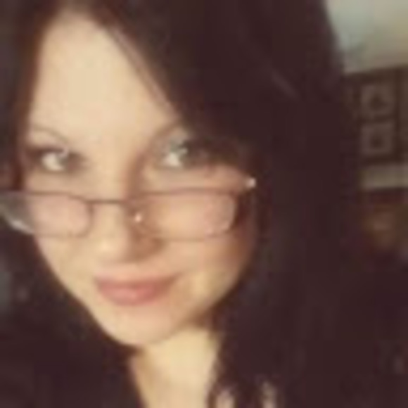 Meet your Posher, Sarah - Picture 1 of 1